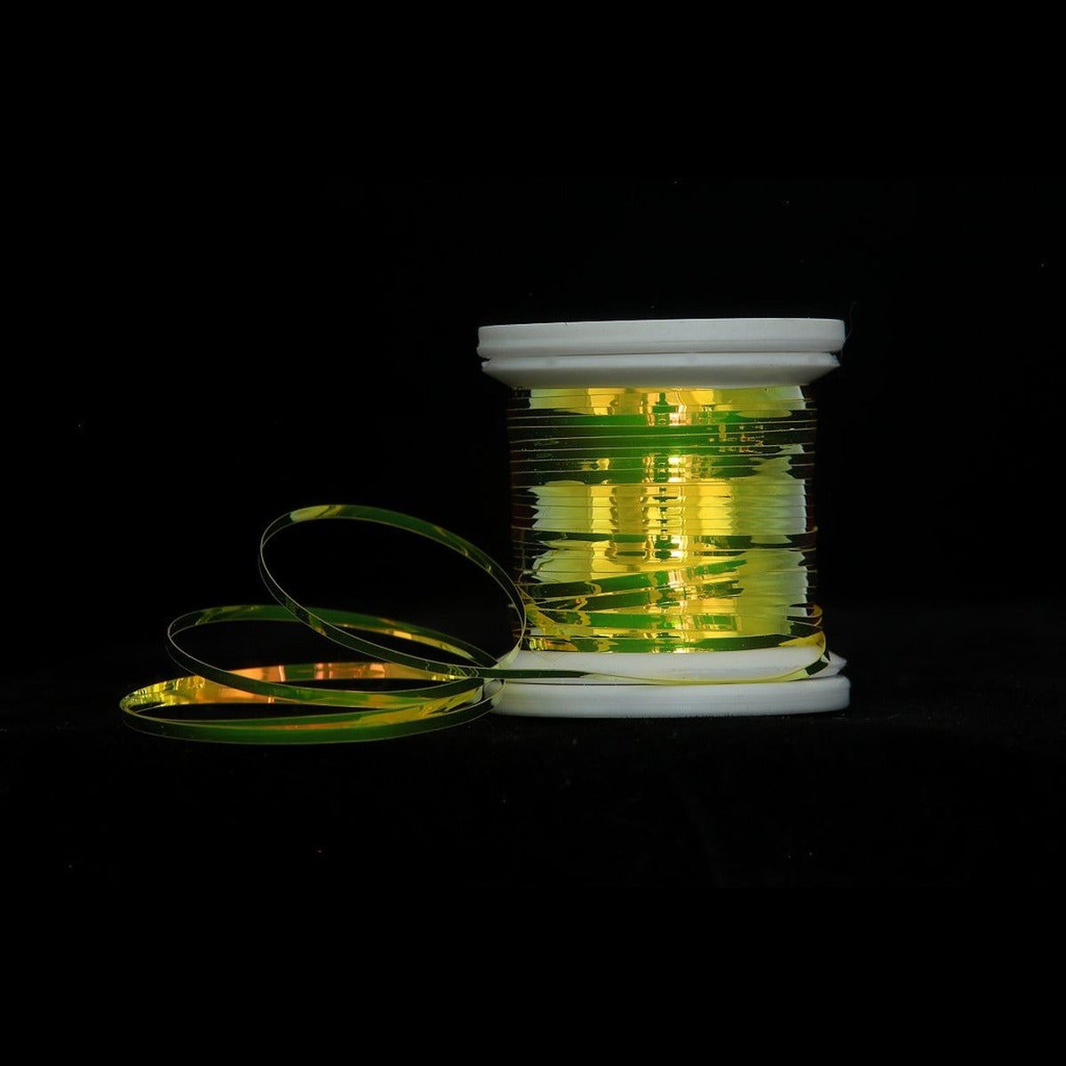 HENDS Rainbow Tinsel Yellow 06 – 1 mm fly tying tinsel
