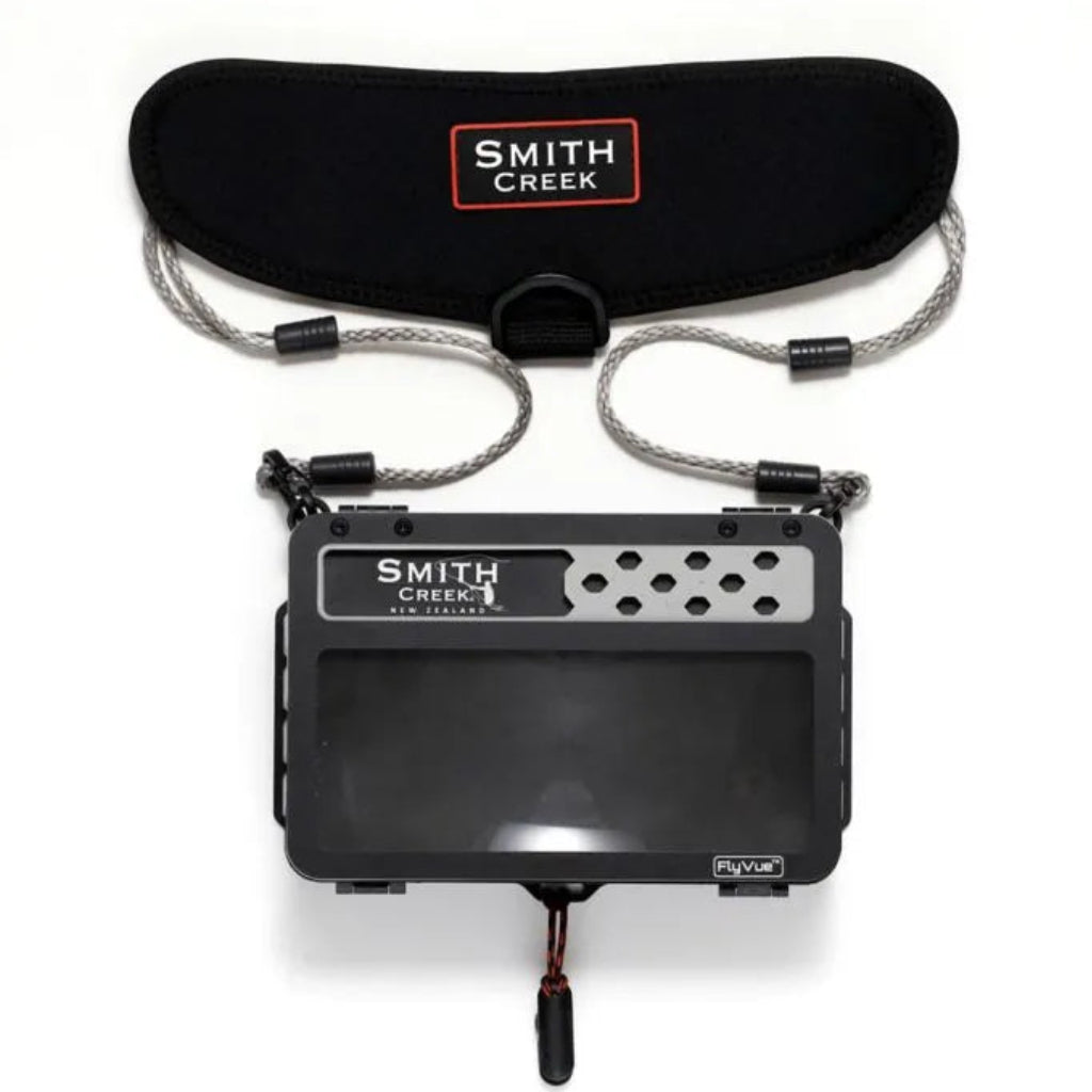 Smith Creek FlyVue chest pack systém – predný pohľad s popruhom