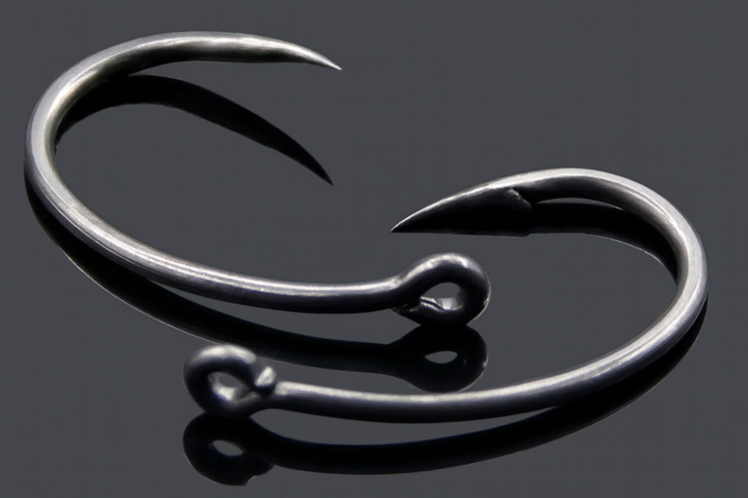 Muškárske háčiky – detailné foto kvalitných háčikov na viazanie mušiek a lov veľkých rýb