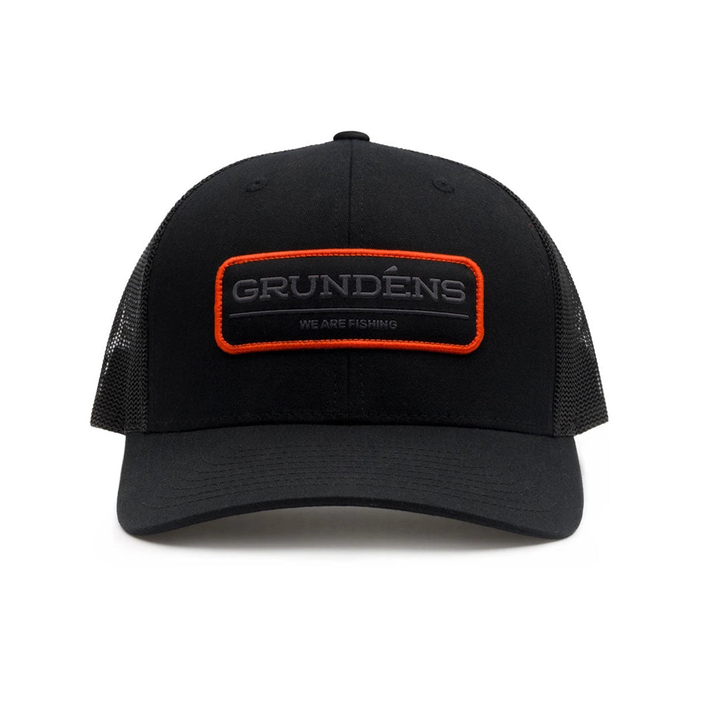 Grundéns We Are Fishing Trucker Cap – čierna rybárska trucker šiltovka