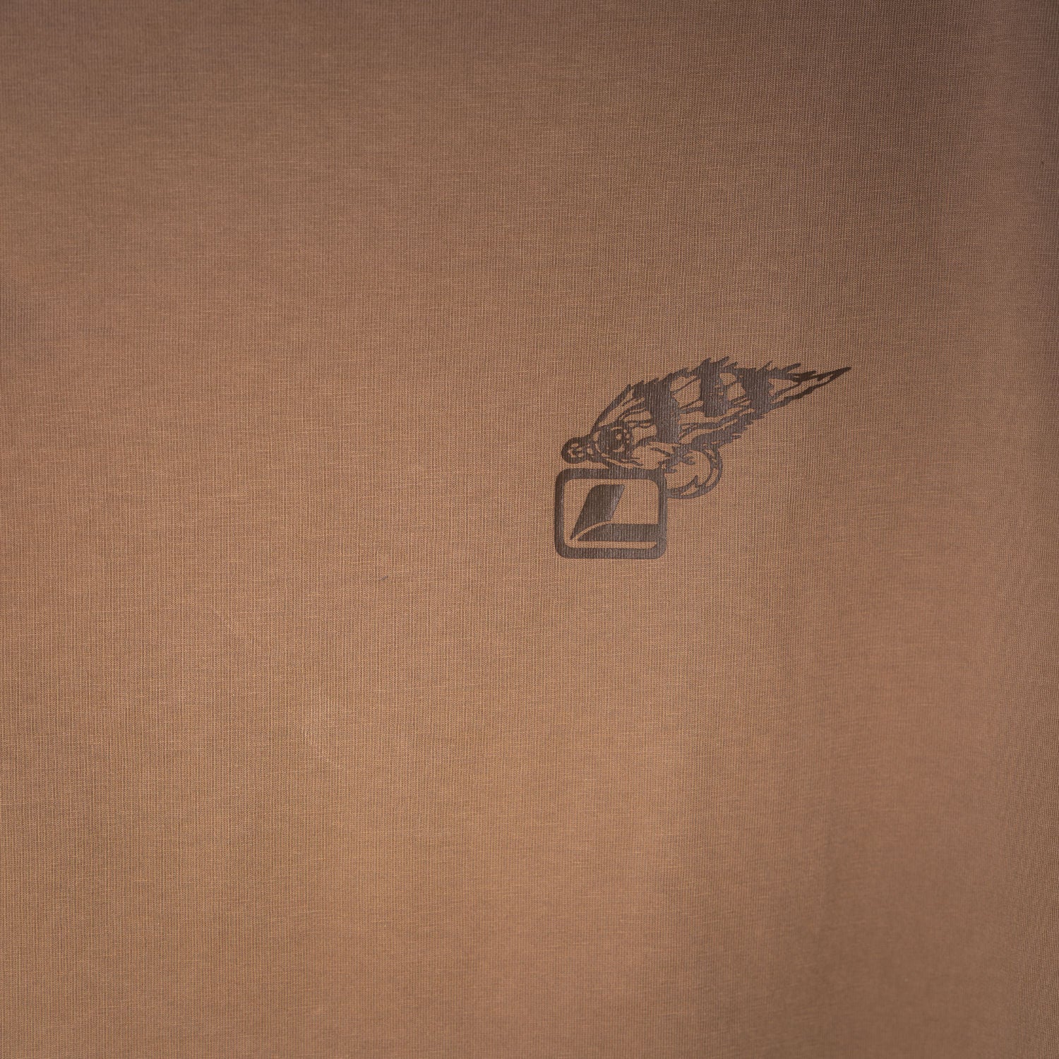 LOOP Men's Pike Graphic T-Shirt Coca Mocha chest print detail