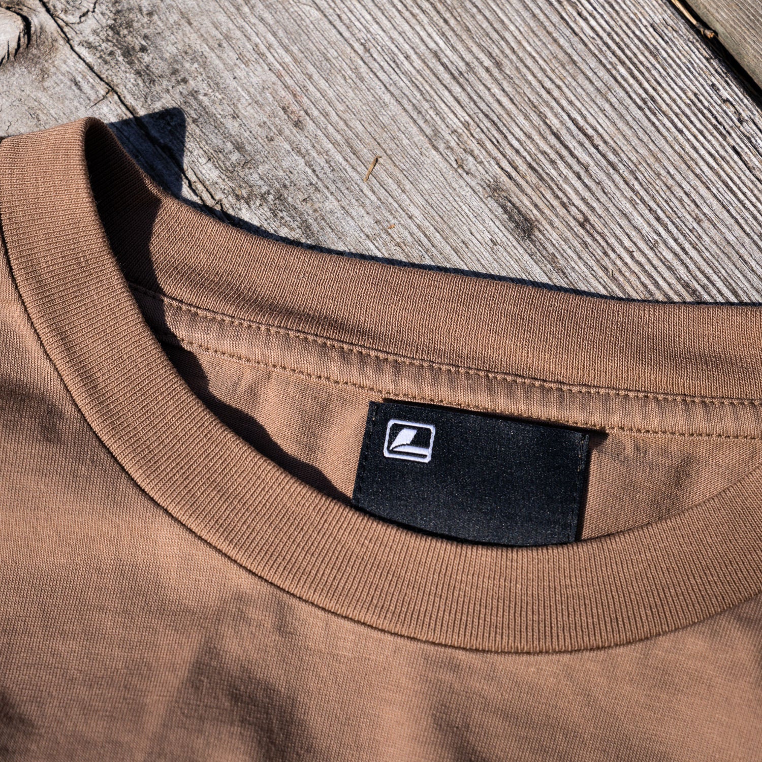 LOOP Men's Pike Graphic T-Shirt Coca Mocha neck and label detail