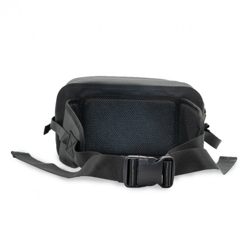 Mustad Tactical Pack – čierna taška na opasok s nastaviteľným popruhom - zadný pohľad.