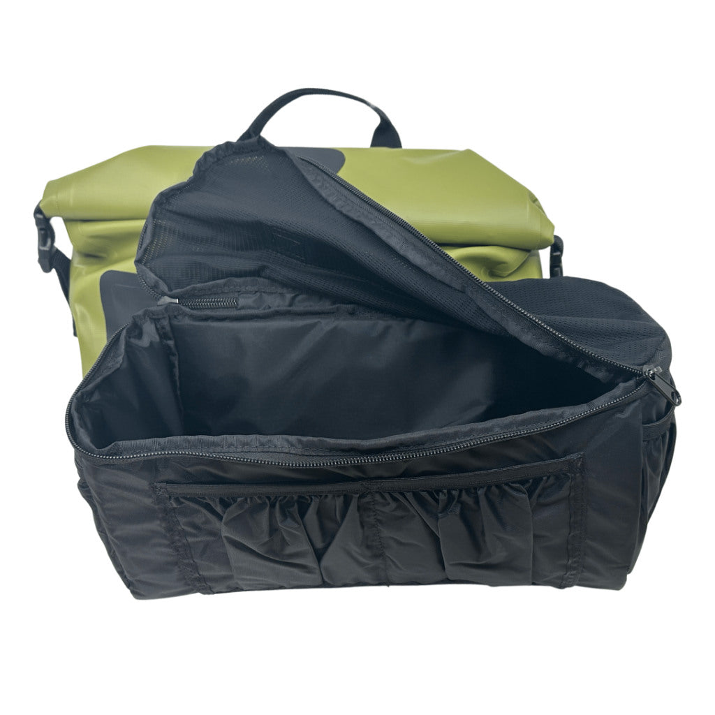 OPST Rainforest Roll-Top Waist Pack – otvorený hlavný priestor s vnútorným organizérom