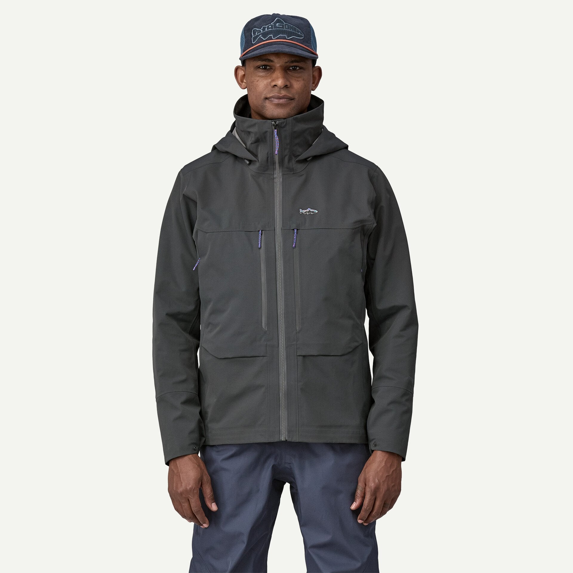 Patagonia Men’s Swiftcurrent Wading Jacket – muškárska bunda spredu na modeli