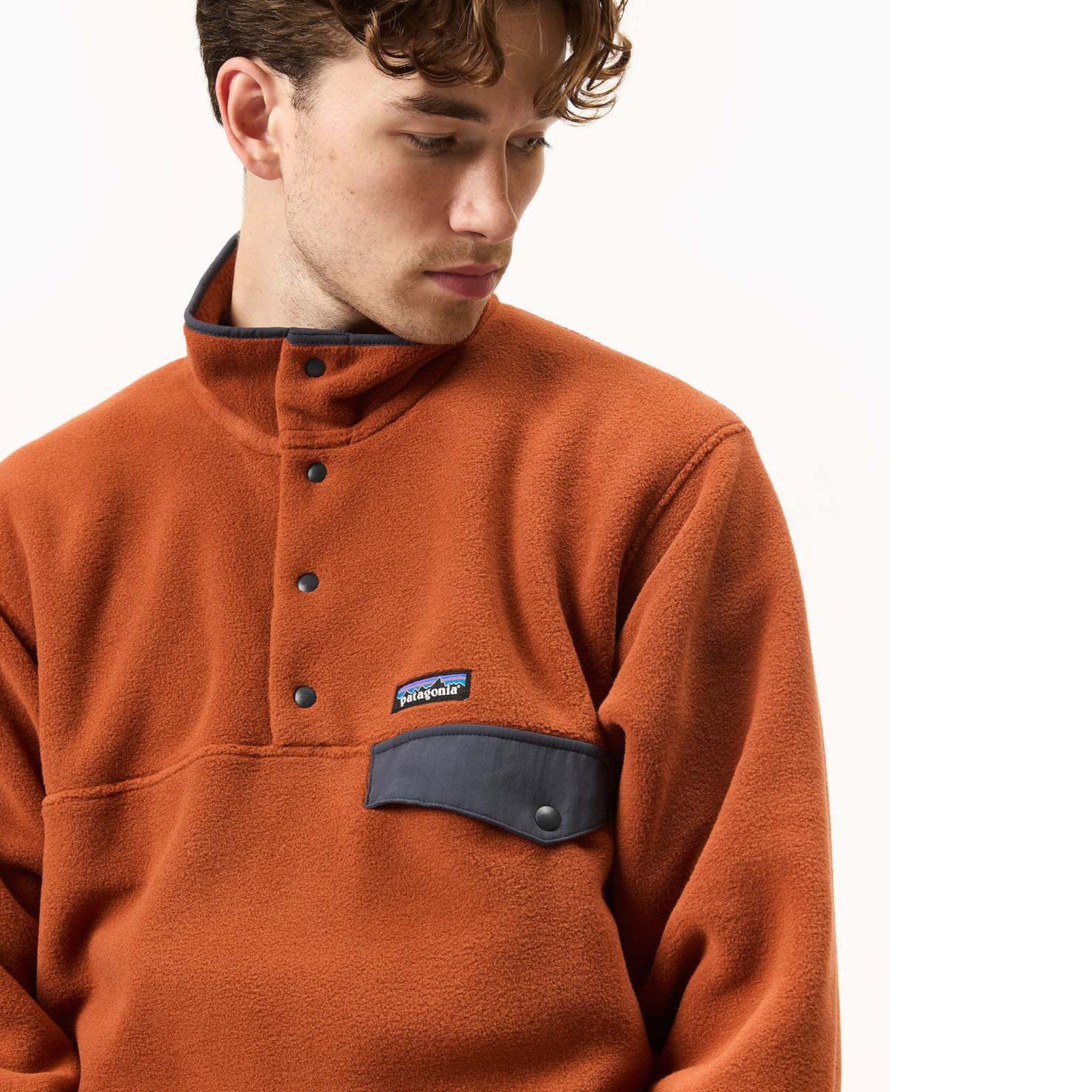Patagonia Synch Snap-T Pullover Burnished Red – detail hrudného vrecka