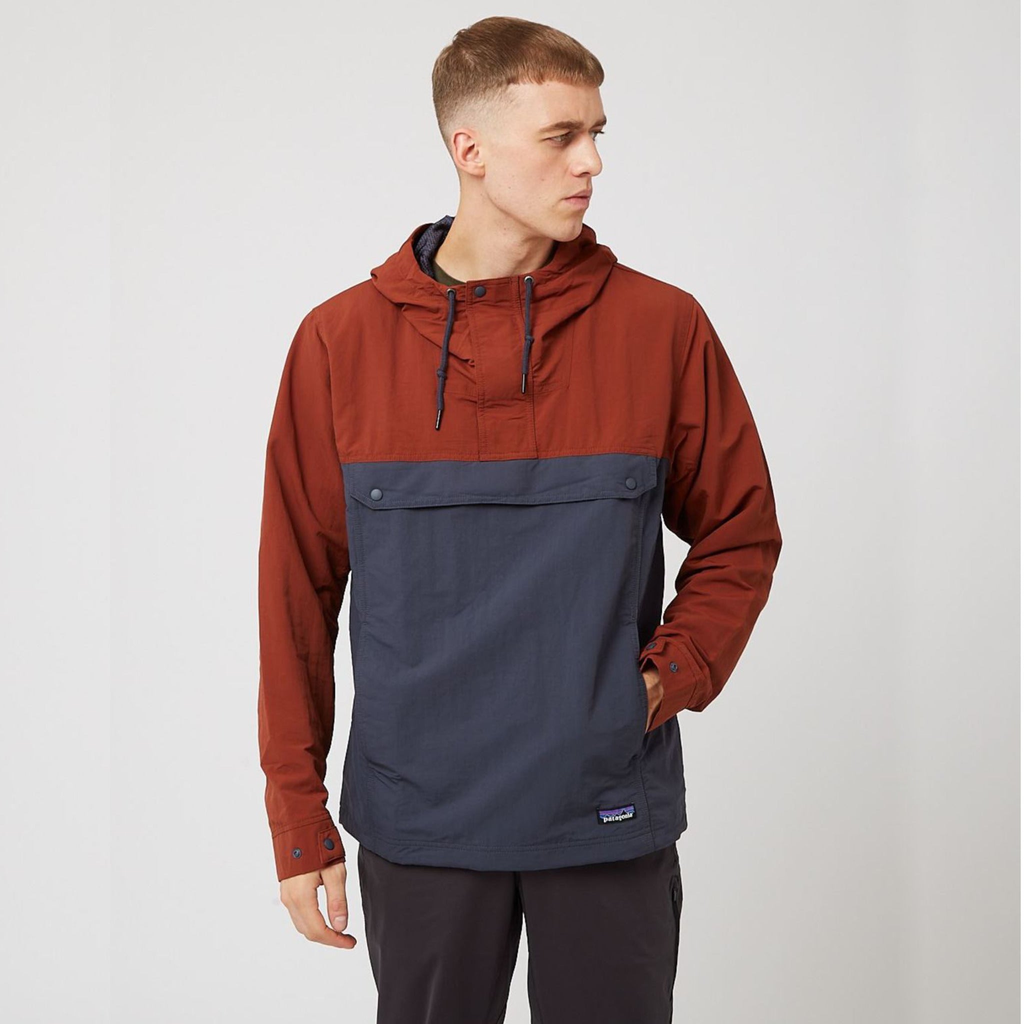 Patagonia pánsky anorak Isthmus Anorak Smolder Blue – predný pohľad