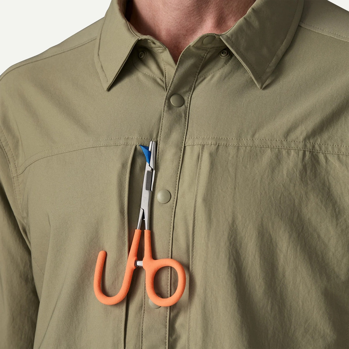 Patagonia M’s River Rambler Hybrid Sun Hoody River Rock Green – chest tool loop detail