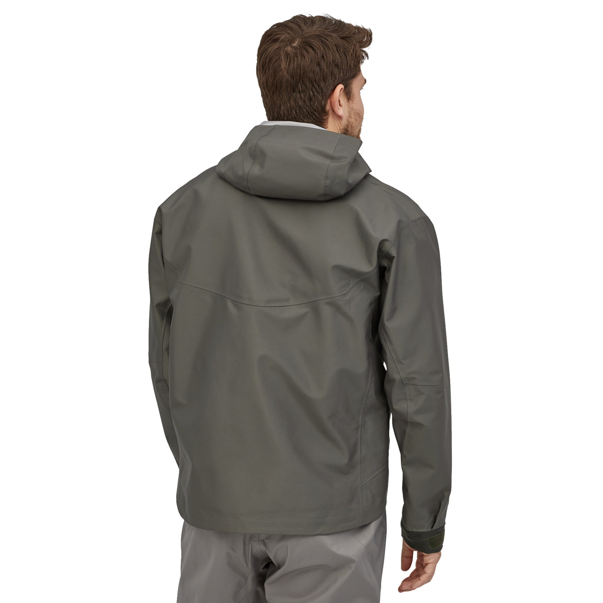 Patagonia River Salt Wading Jacket – Forge Grey, zadný pohľad na postave