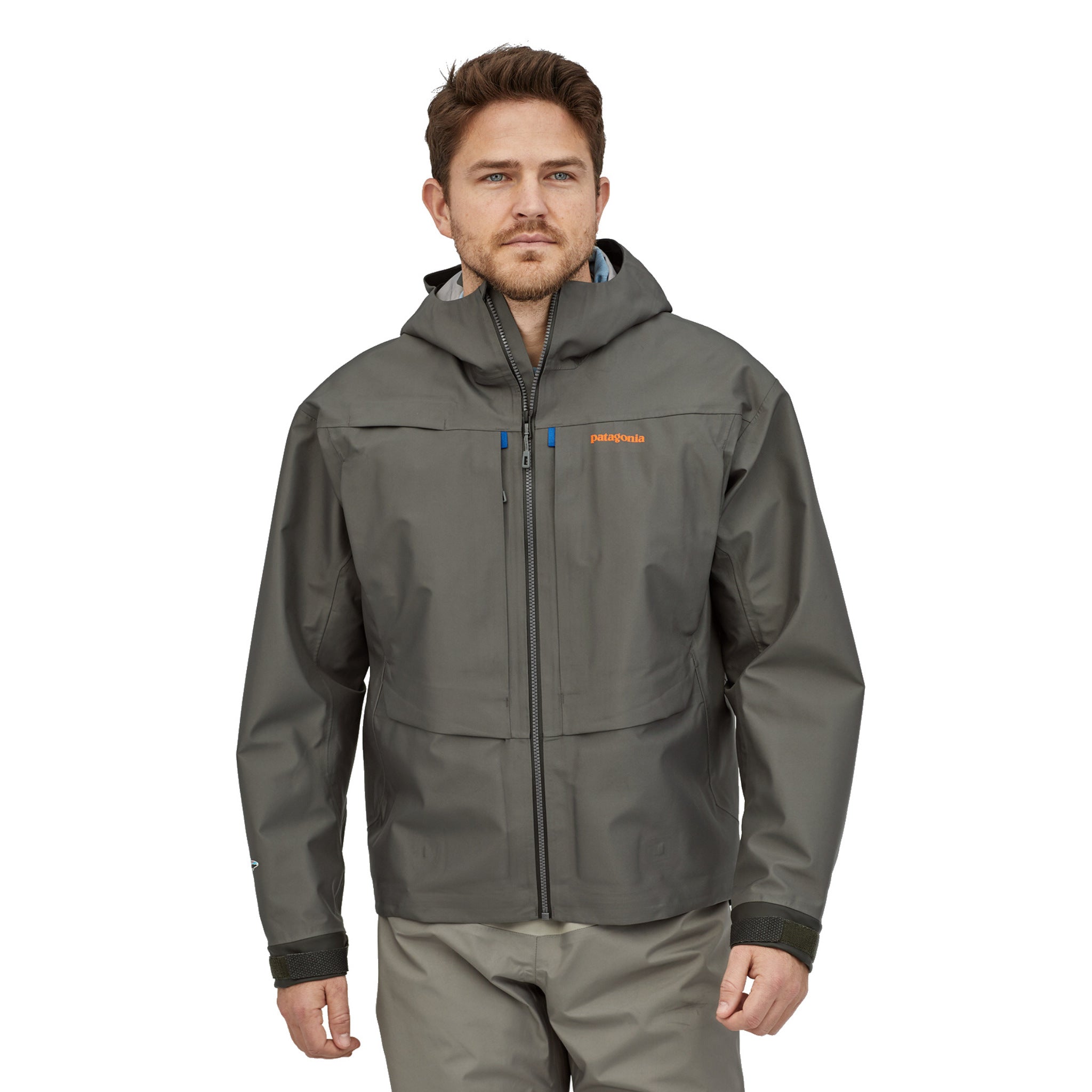 Patagonia River Salt Wading Jacket – Forge Grey, predný pohľad na postave