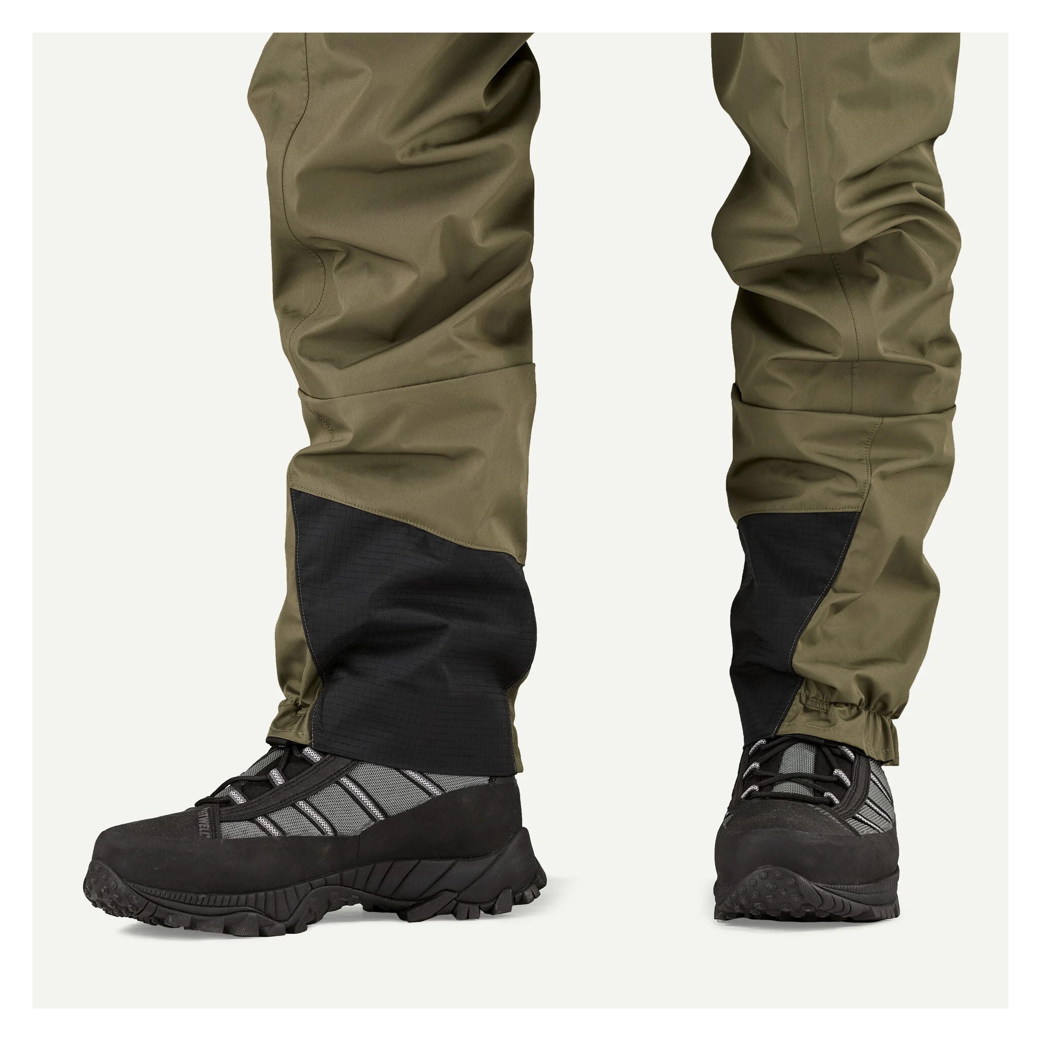  Patagonia Swiftcurrent Traverse zip-front waders – model standing