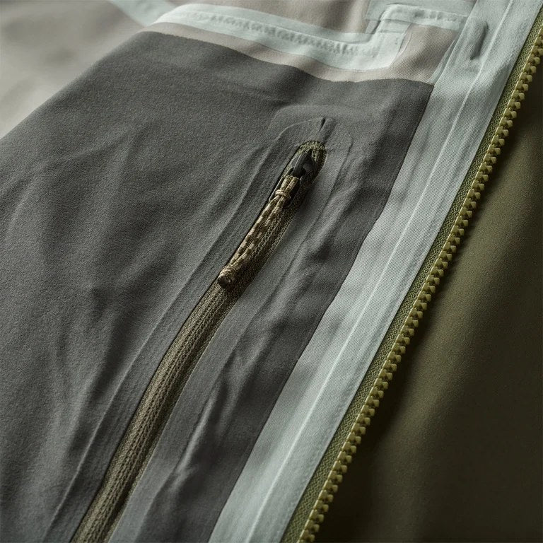 Patagonia Men’s Swiftcurrent Wading Jacket – interior zip pocket detail
