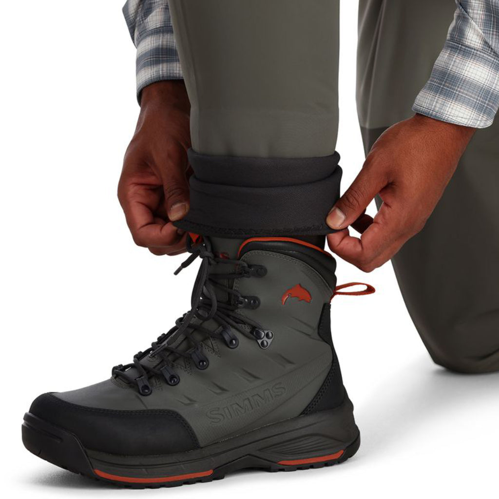 Simms Freestone Stockingfoot – detail neoprénovej ponožky a usadenia v brodiacej topánke