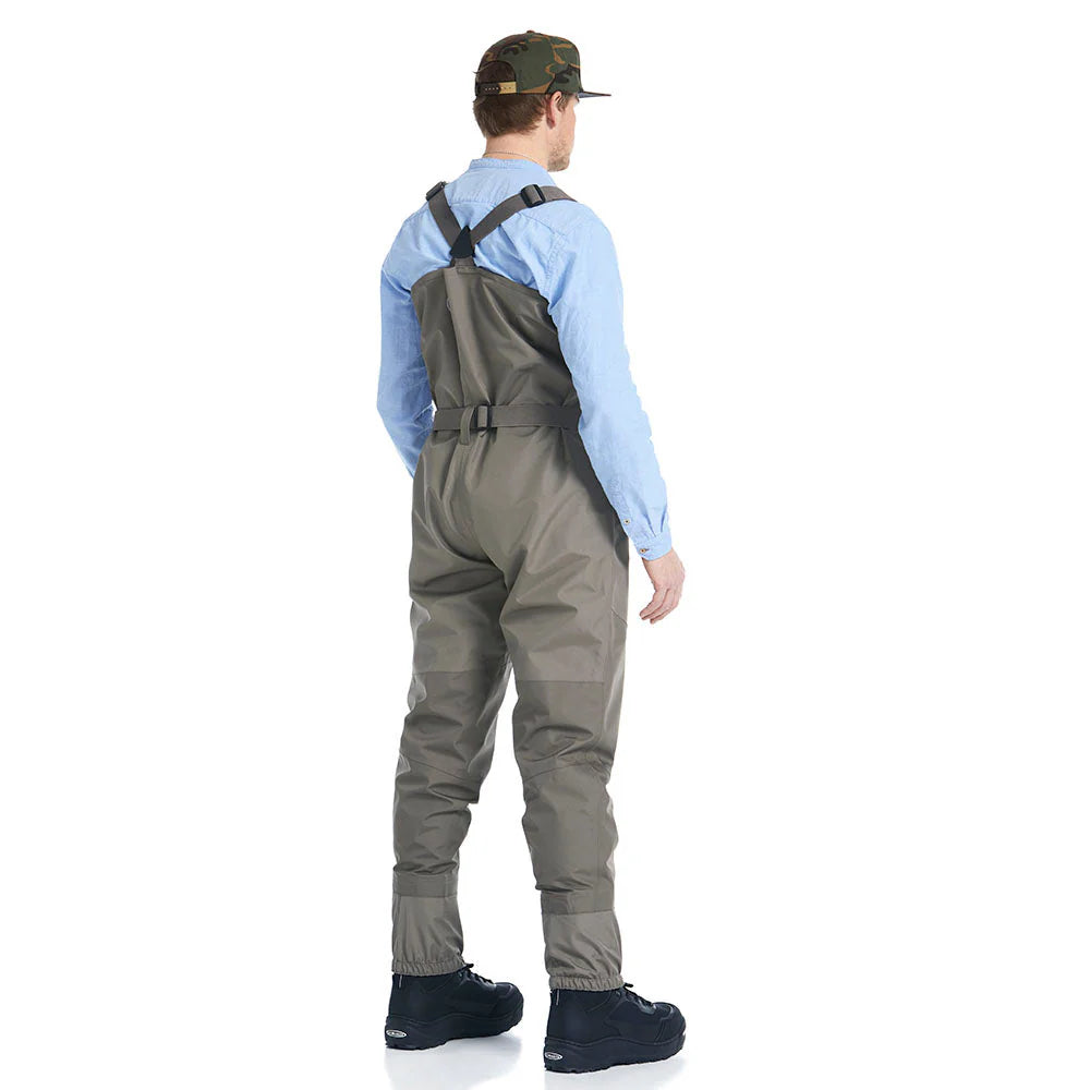 Vision Atom Waders – brodiace nohavice oblečené na modeli, zadný pohľad
