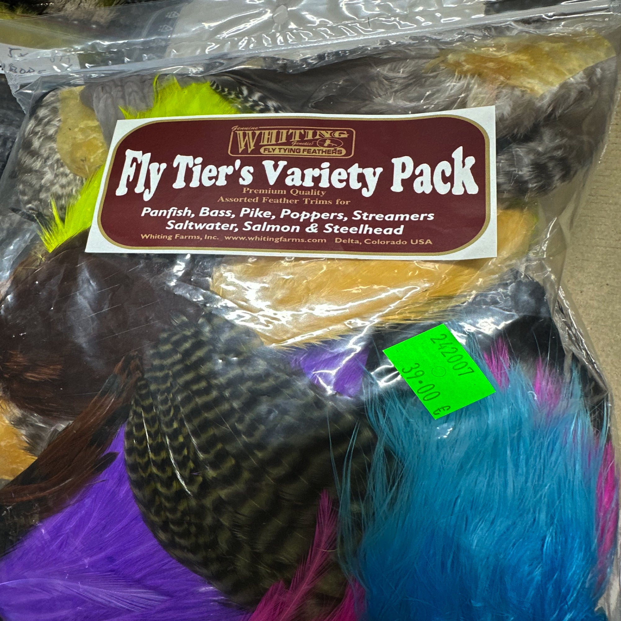 Whiting Fly Tier's Variety Pack – reálny mix farebných a prírodných pier v balení